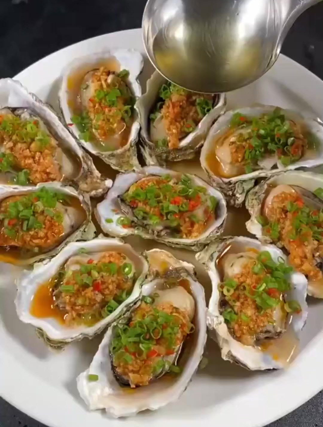 美味可口蒜蓉蒸生蚝做法,酒店的菜也不过如此