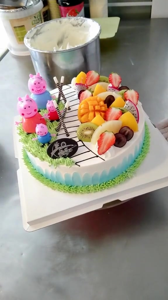 佩奇水果生日蛋糕来了