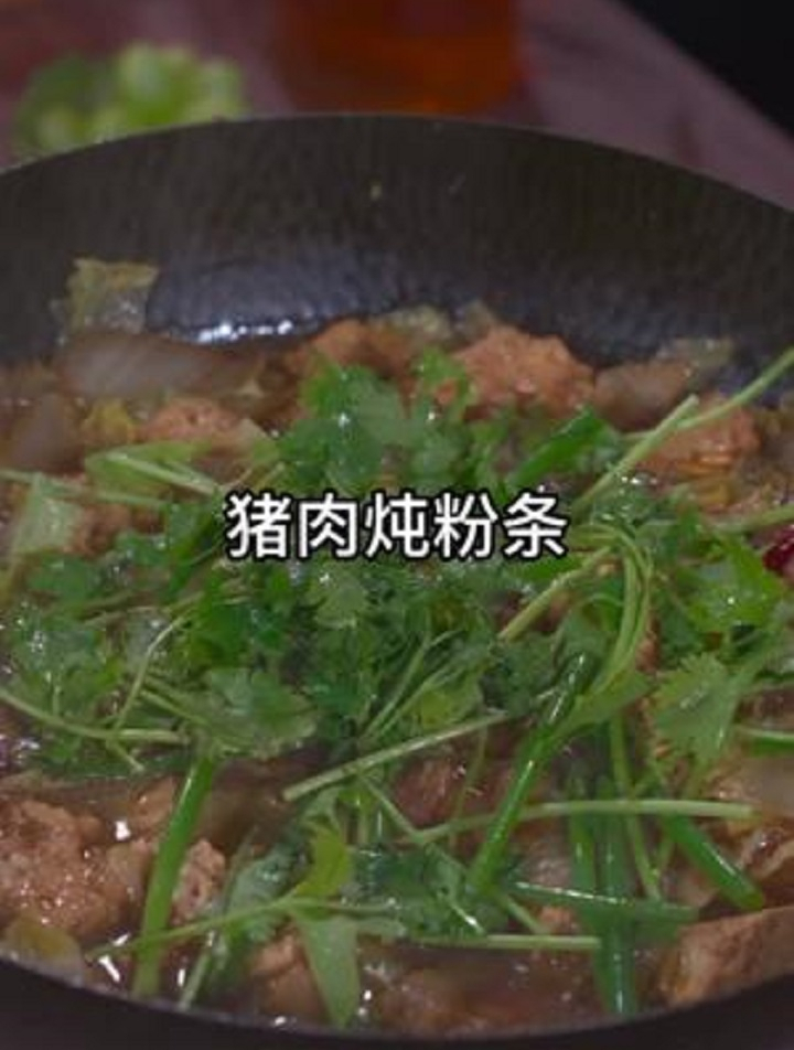 天冷了猪肉炖粉条这道菜可以安排上了,这可是东北大哥教我的做法