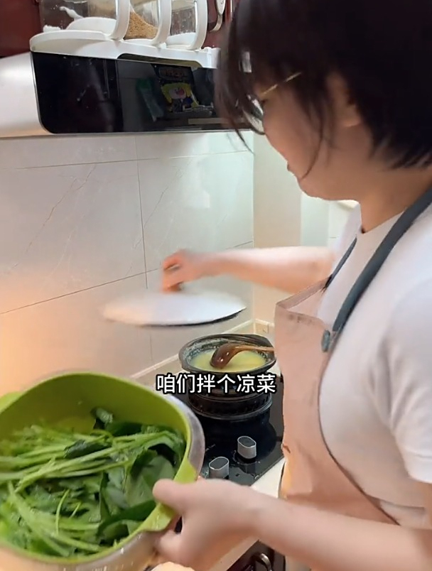 对幼儿园印象最深的饭,是不是肉龙,咱们今儿在家做,皮薄馅大