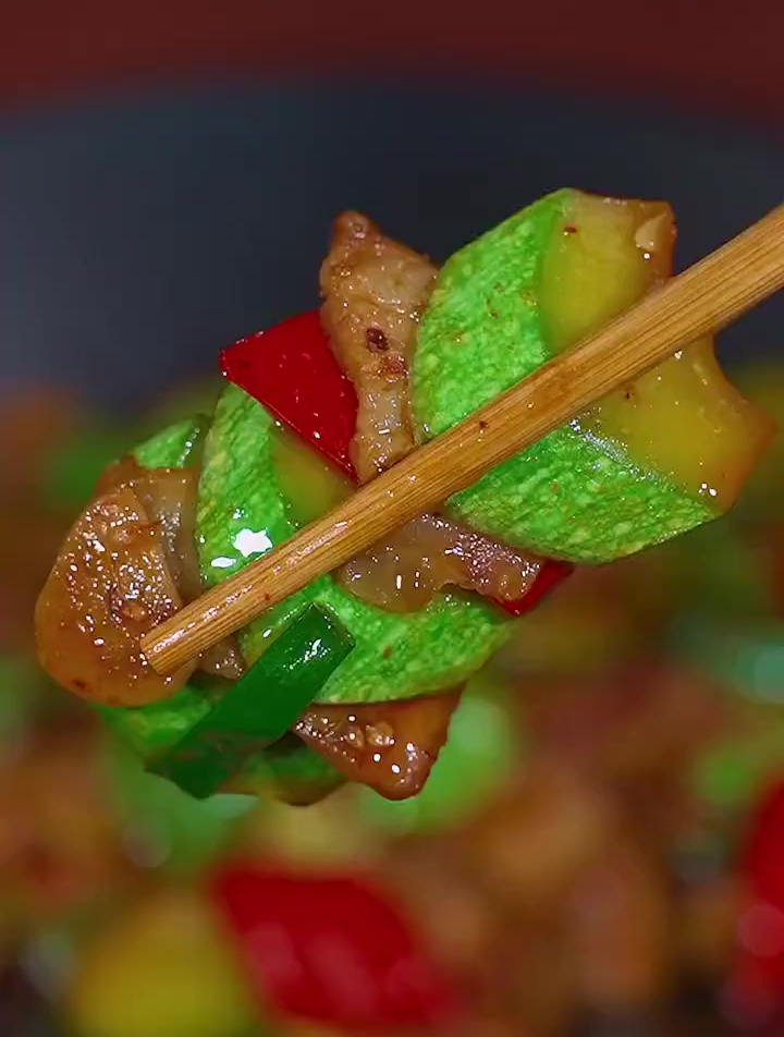 没胃口的时候,就做笋瓜炒肉片,做法简单
