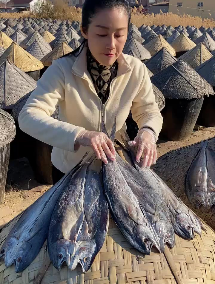 传统工艺腌的咸鲅鱼,泡洗的不咸了蒸煎炸