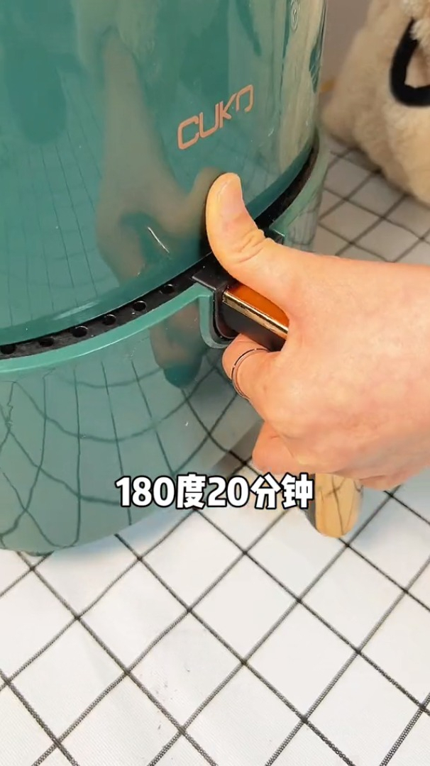 空气炸锅美食 懒人草莓水果蛋糕,好吃到起飞