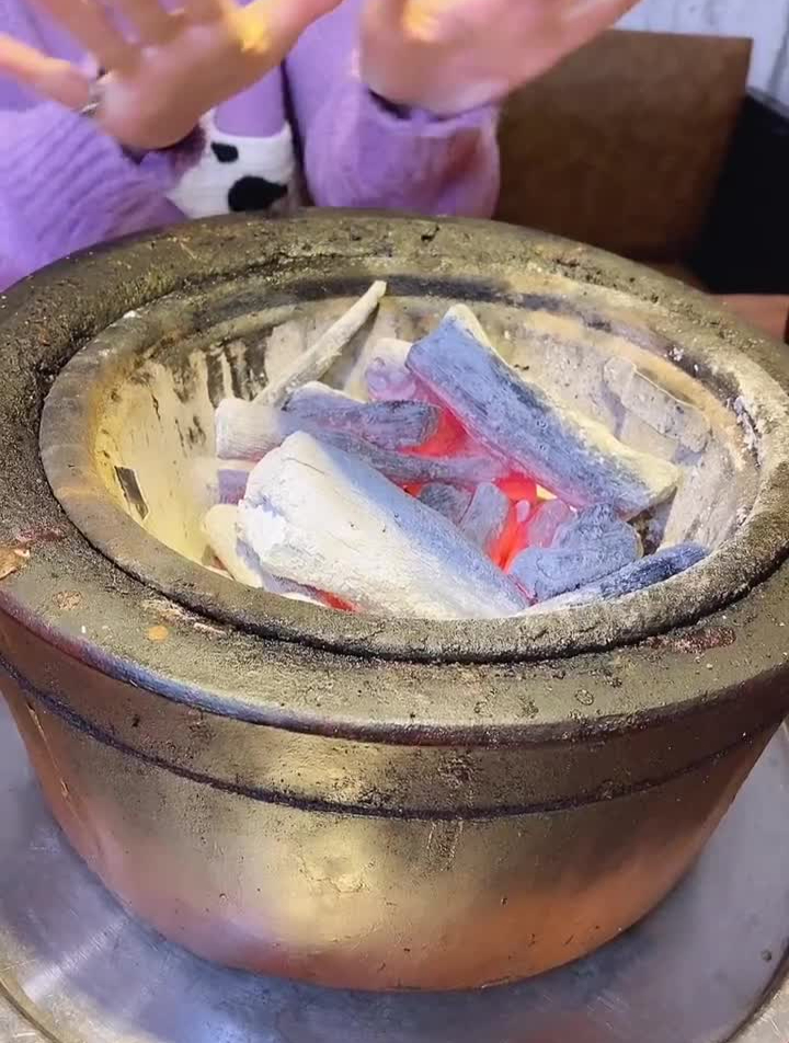 超级正宗的原始泥炉烤肉～用泥炉烤出来的有什么不一样?