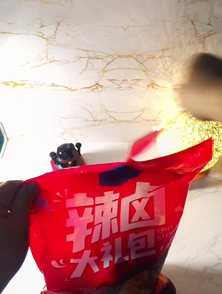 没食欲就吃点辣的刺激一下,盐津铺子辣卤大礼包让你多吃三碗米饭