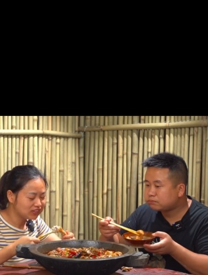 60买5斤肥肠,炊二锅做“肥肠鸡”麻辣鲜香 肥肠软烂 真过瘾