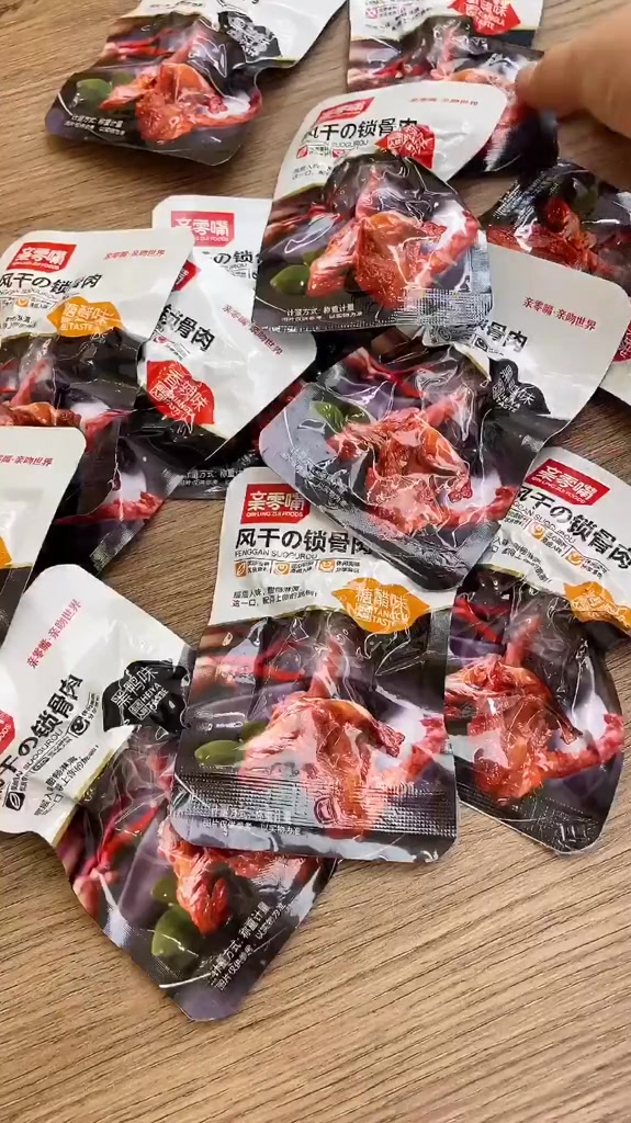 美食推荐官:吃过很多种鸭架却第一次尝试鸡架,整体吃下来还是不错的,肉质很紧实