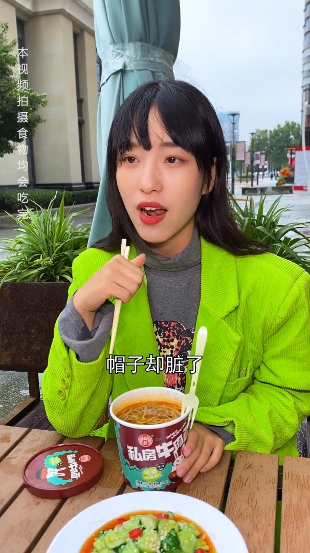 方便又好吃的牛肉小面,非油炸的面条,口感劲道爽滑,汤汁浓郁