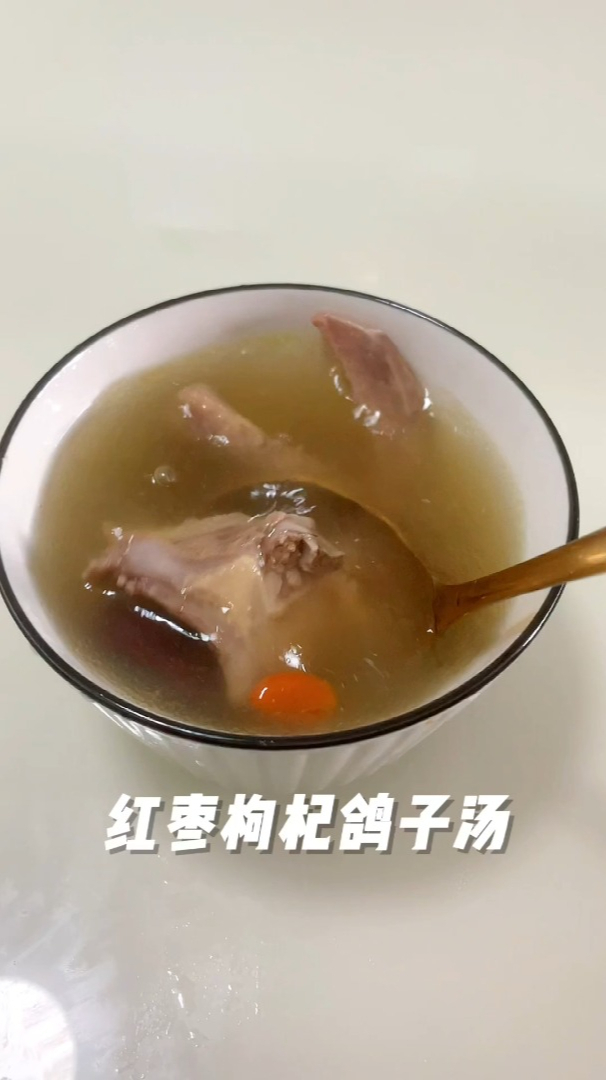 简单易学红枣鸽子炖汤,甘甜鲜嫩补气血,快做给你的老婆喝吧!