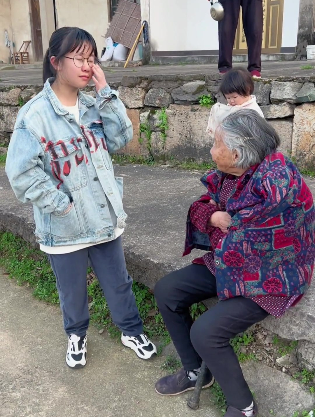 有个比我小16岁的妹妹真好,可以帮忙一起带娃
