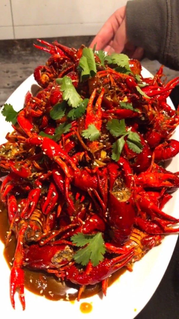 麻辣小龙虾真实教程送给大家,辣度跟麻度底料里就有