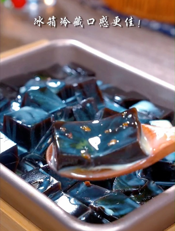 天热喜欢吃龟苓膏的,自己在家做,干净卫生,简单方便又好吃