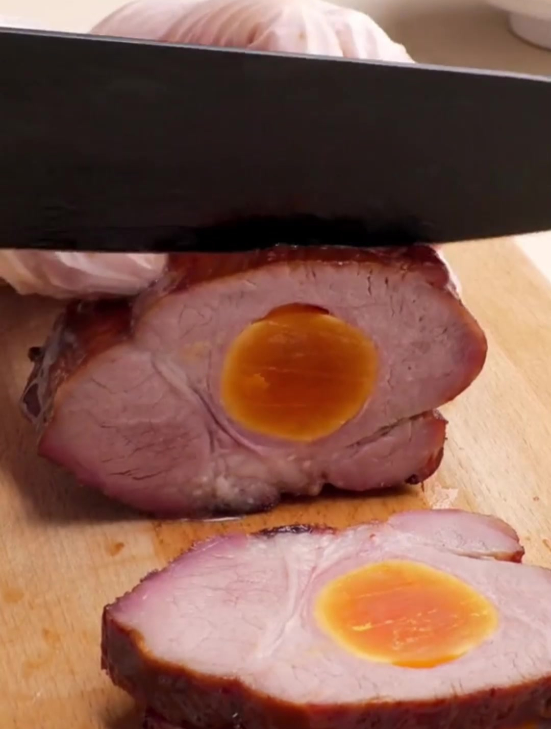 新年年夜饭菜谱来了,粤菜的经典-蛋黄叉烧,年夜饭桌上的绝味