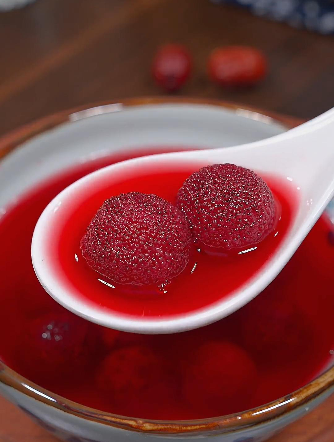 杨梅马上要过季了,做糖水杨梅,存到明年也不会坏 吃杨梅的季节