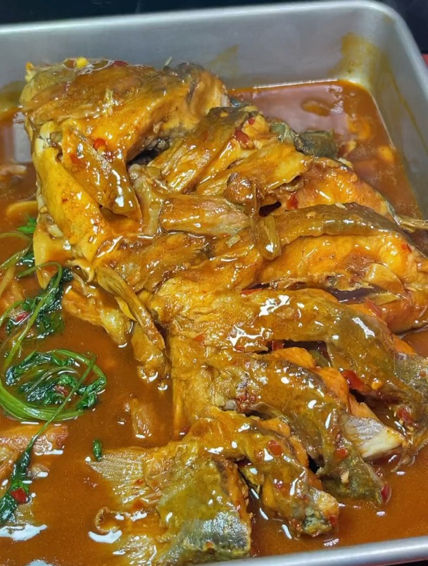 家常炖鲤鱼这样做真下饭!好吃得不得了~教你美食教程家常菜