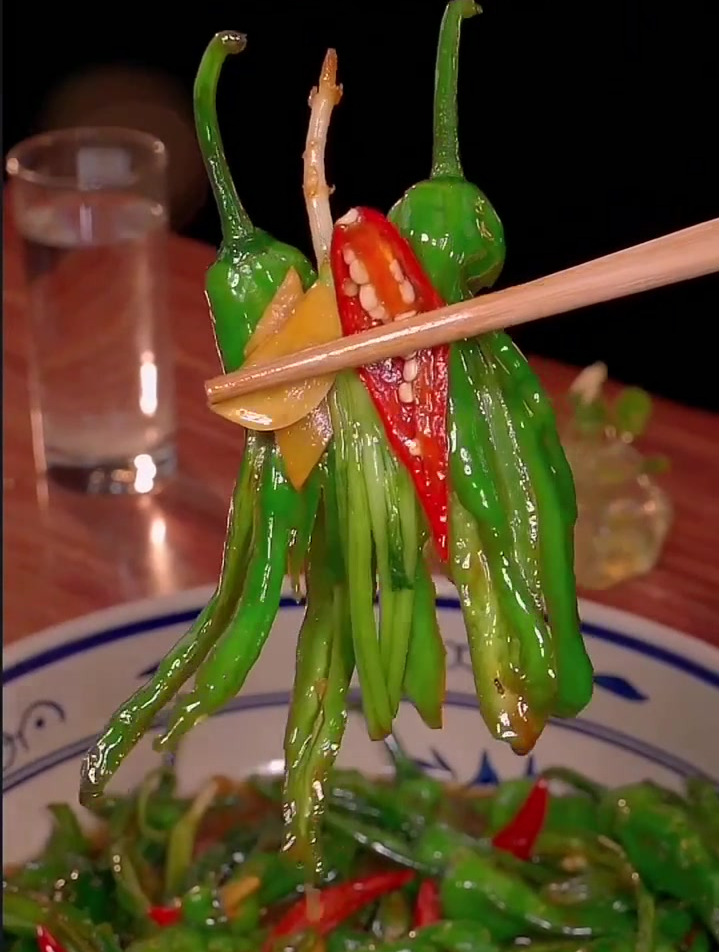 腌辣椒家常菜做法,喜欢的记得双击收藏哟