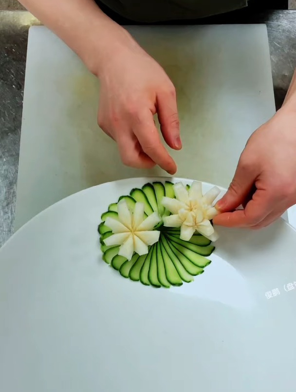 创意盘饰简单易学!蔬菜花样切法 果蔬造型 摆盘技巧