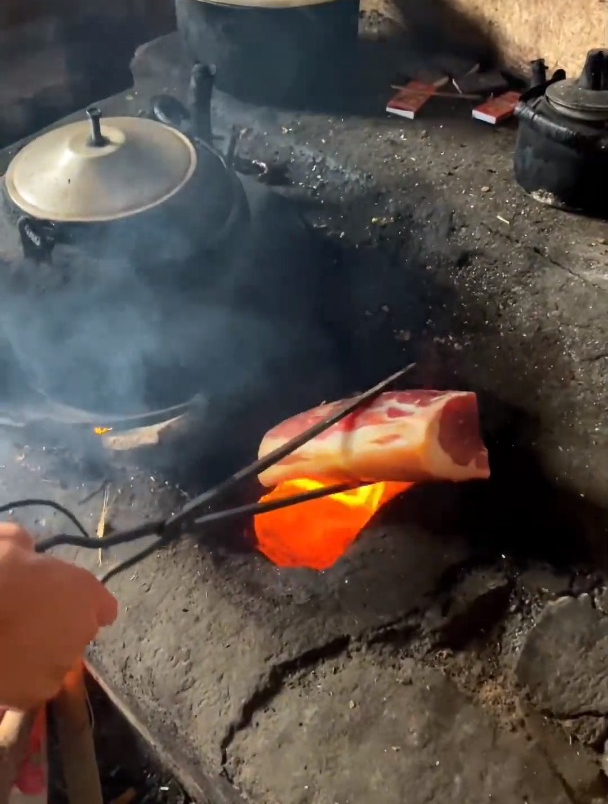 香喷喷的火腿加上喜欢吃的蔬菜,就成为一大锅美味的杂菜了