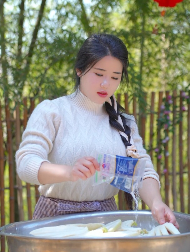 萝卜干终于做好了,生活无需那么拥挤 一日三餐简简单单