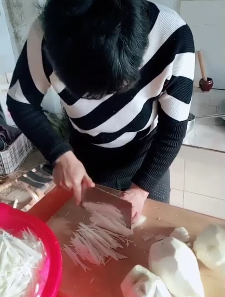 我妈今天做芥菜小咸菜教程,非常好吃的小咸菜