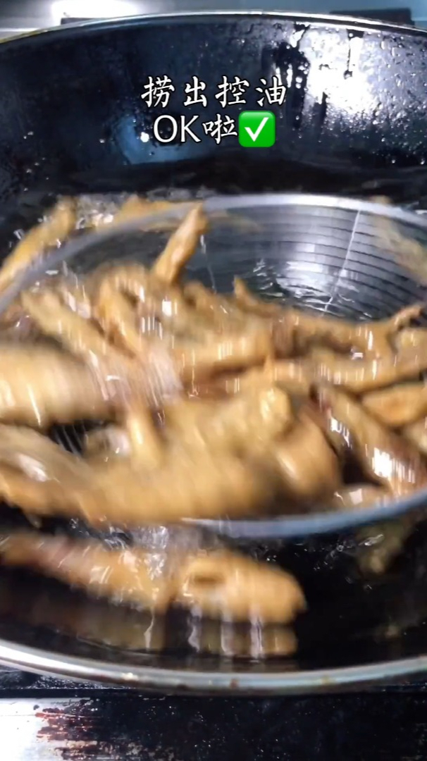 教你香酥小河鱼的正确做法,调糊很关键,外脆里嫩,一口一个真香