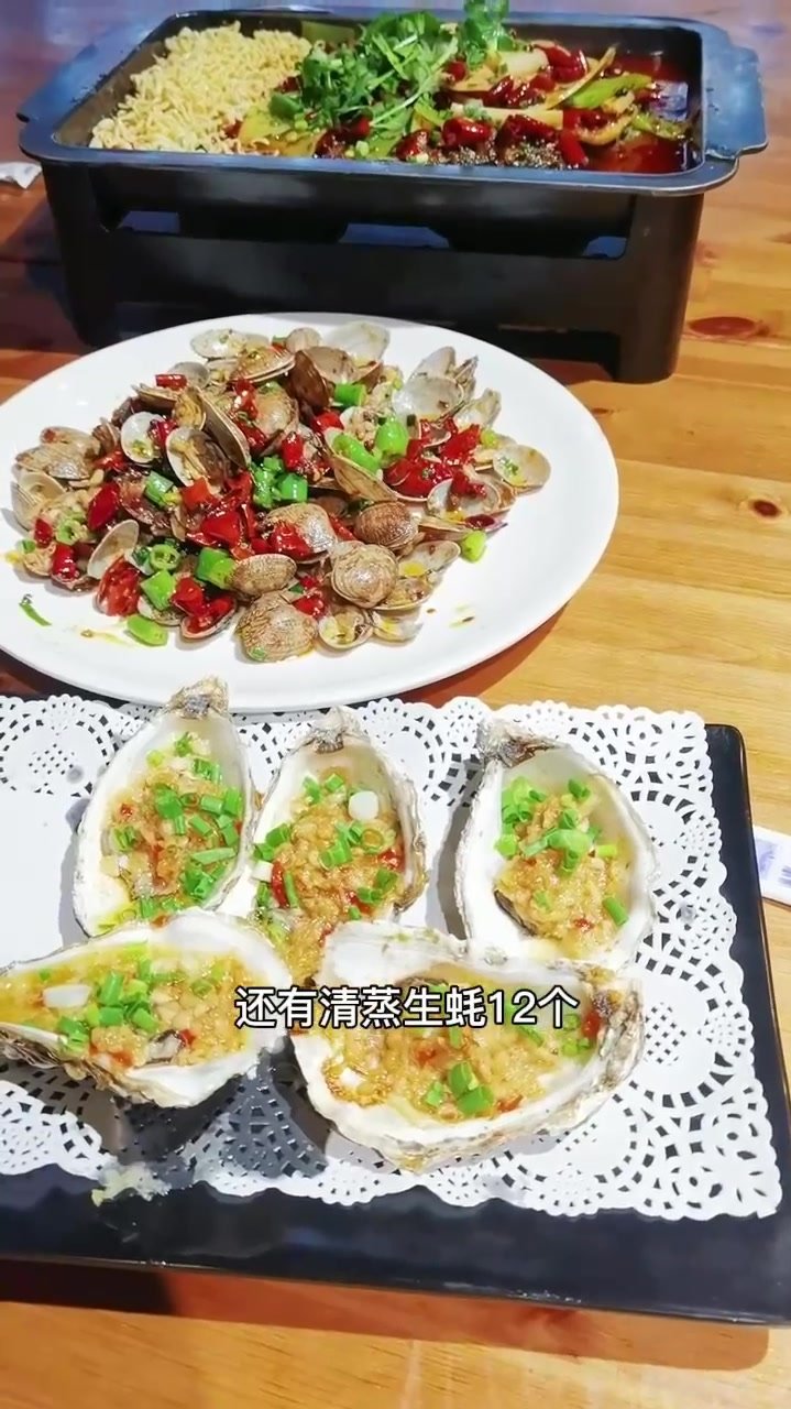 78不是吃一份烤鱼,是吃一桌吼,小黄鱼,生蚝,花甲全部安排上