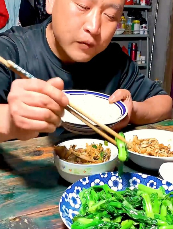 萝卜条炒腊肉三碗米饭都不够吃,这样做简单又好吃