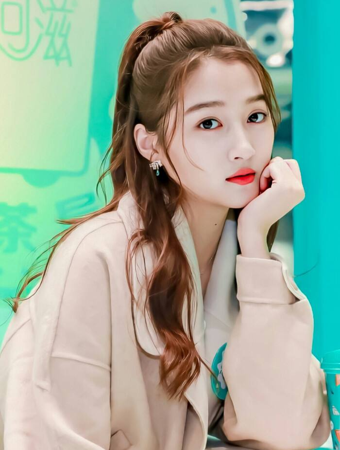 关晓彤开“骗子”奶茶店,躺赚话术卷走2560万,连经营许可都没有