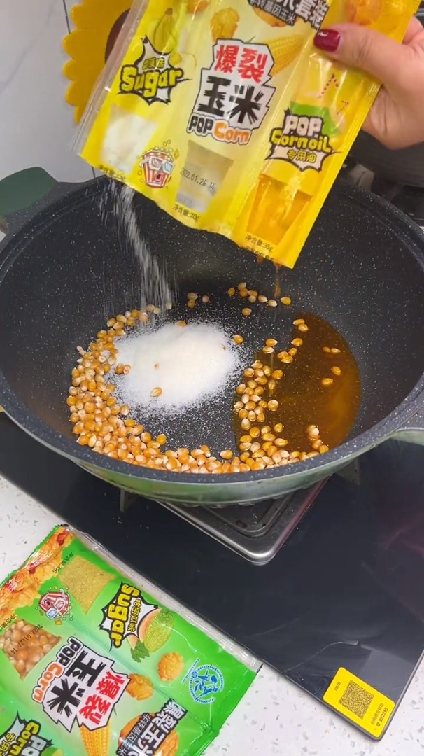孩子馋电影院的爆米花了,今天在家和孩子一起蹦一个,好玩还好吃