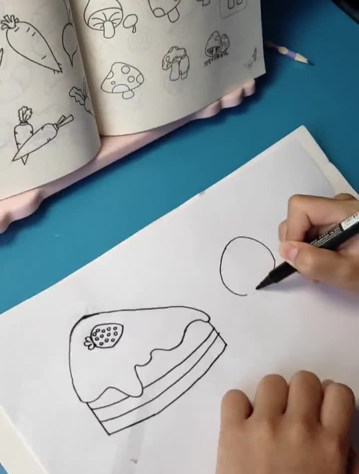 宝宝想画画大人不会教,给他一本这个简笔画大全吧育儿幼儿园