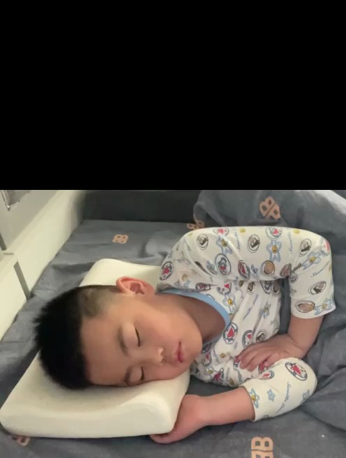 小七赖床不肯起,二条视频聊天看娃,笨鸡蛋炖豆角,早饭够营养!