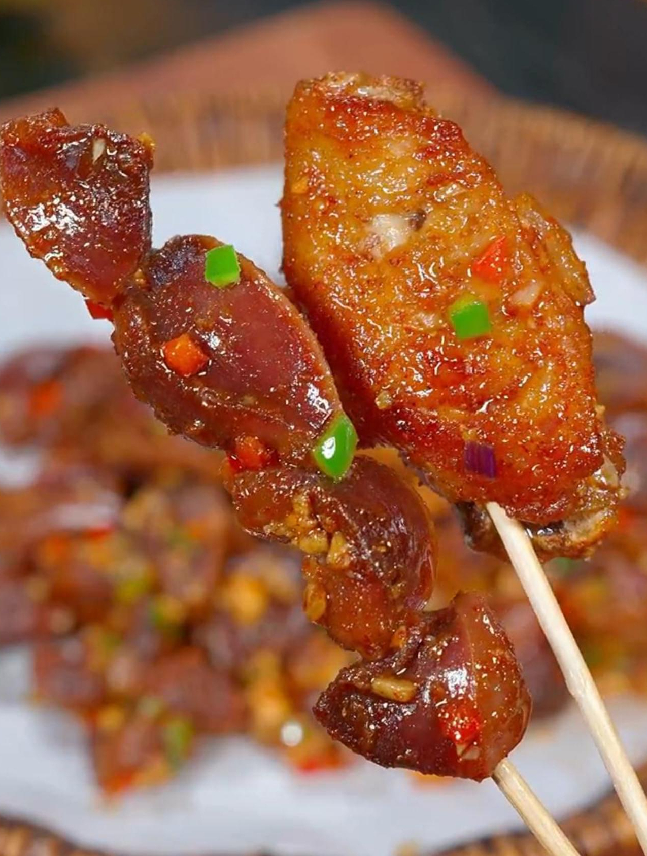 把鸡胗啤酒里泡一泡,出锅是一道人间美味,外焦里嫩,特别好吃