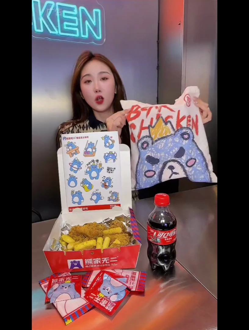 咱就说我不是为了小包和贴画 我是为了新品雪花芝士炸鸡