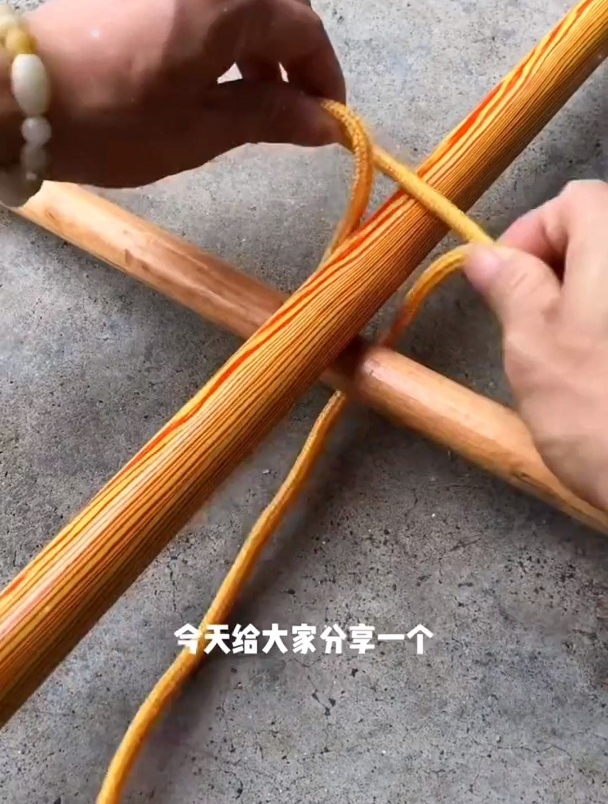 夏季种菜搭架子,绳结不会系?教你2种方法,简单便捷一看就会