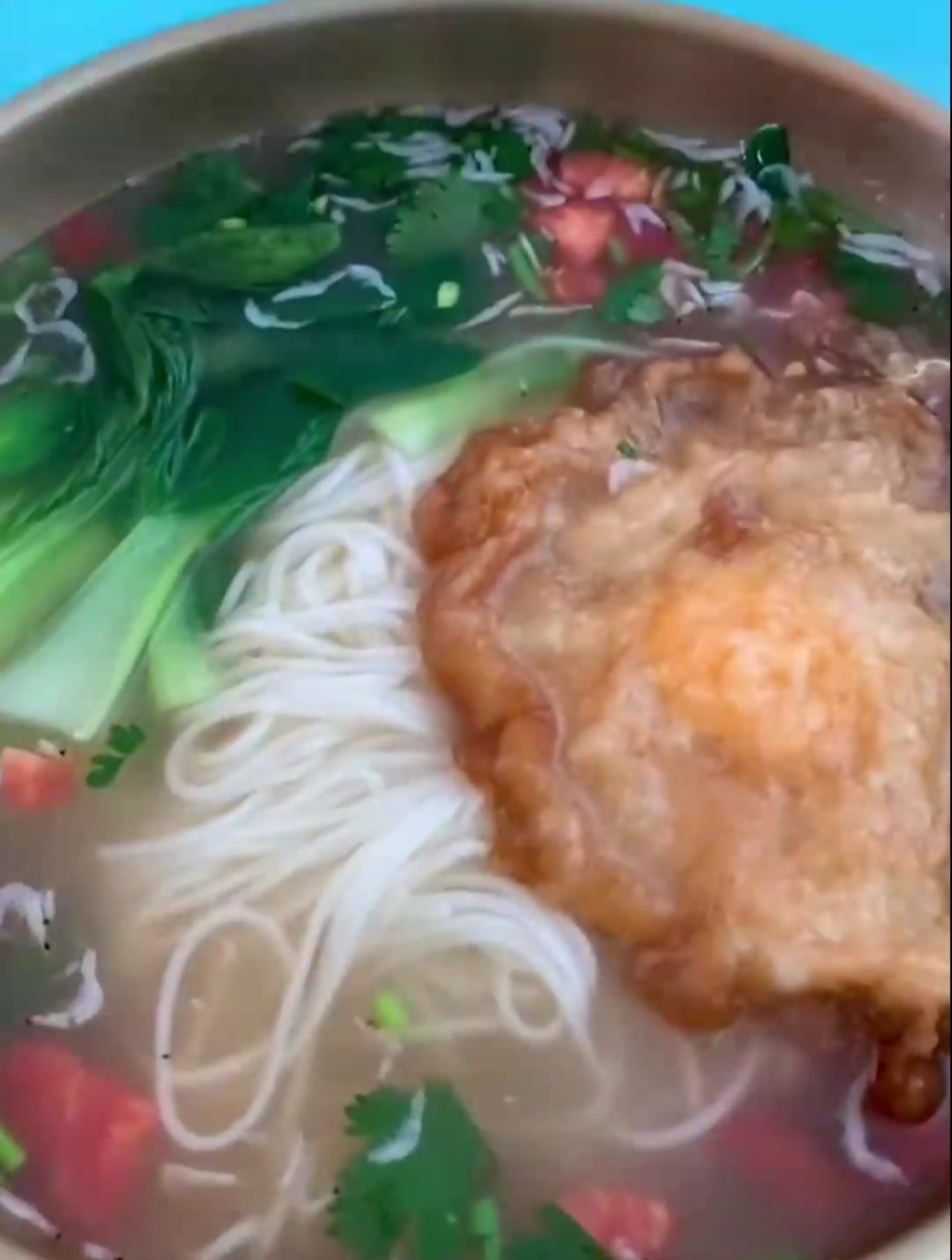 不知道吃什么,试试这道热汤面,做法简单,好吃到汤汁一滴不剩