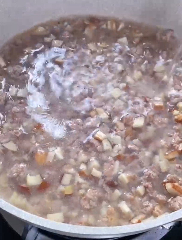 今天做地香~菇豆腐肉沫汤,特别鲜!