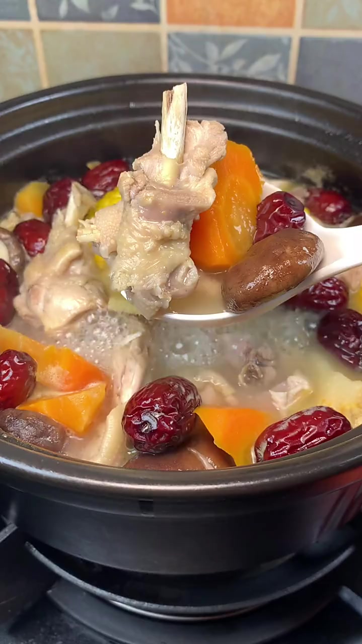 这样的家庭炖汤天天都可以喝!非常的营养健康好喝!原汁原味