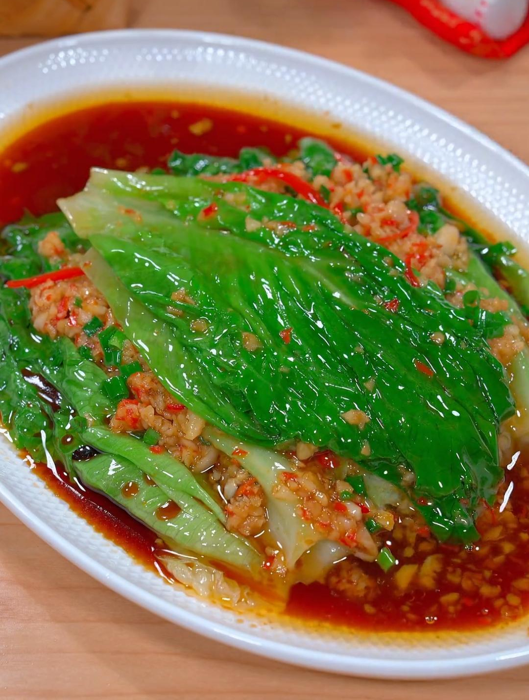 在广东最受欢迎的就是生菜了,做法简单清脆爽口,全家人都爱吃