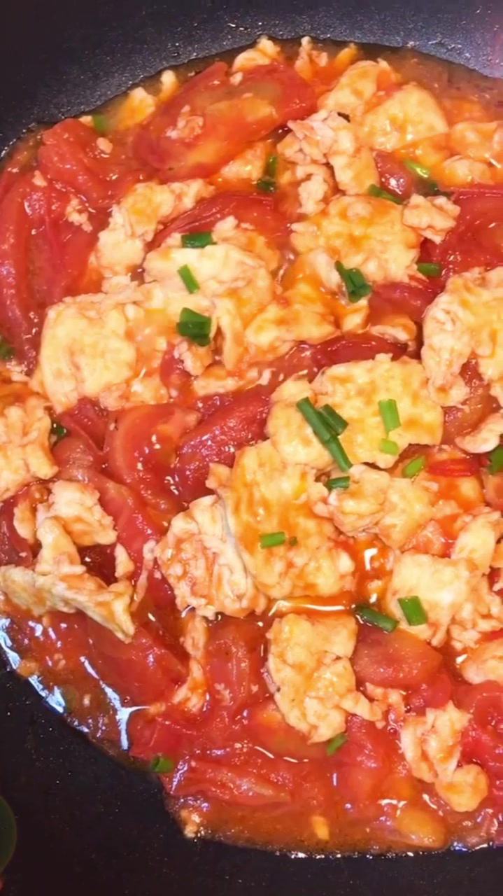 放学回来孩子说要吃妈妈做的西红柿炒鸡蛋!