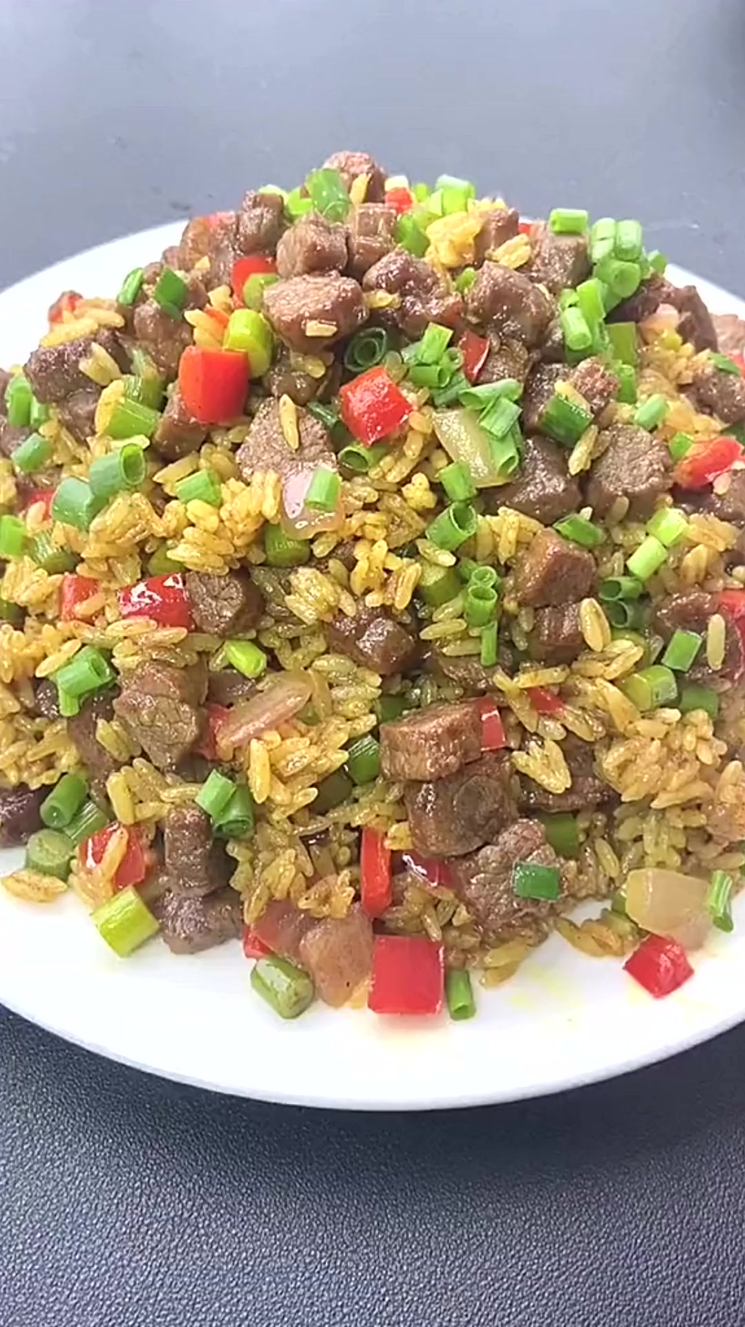 这个咖喱牛肉炒饭真的好吃到爆,赶紧收藏起来,给家人安排上