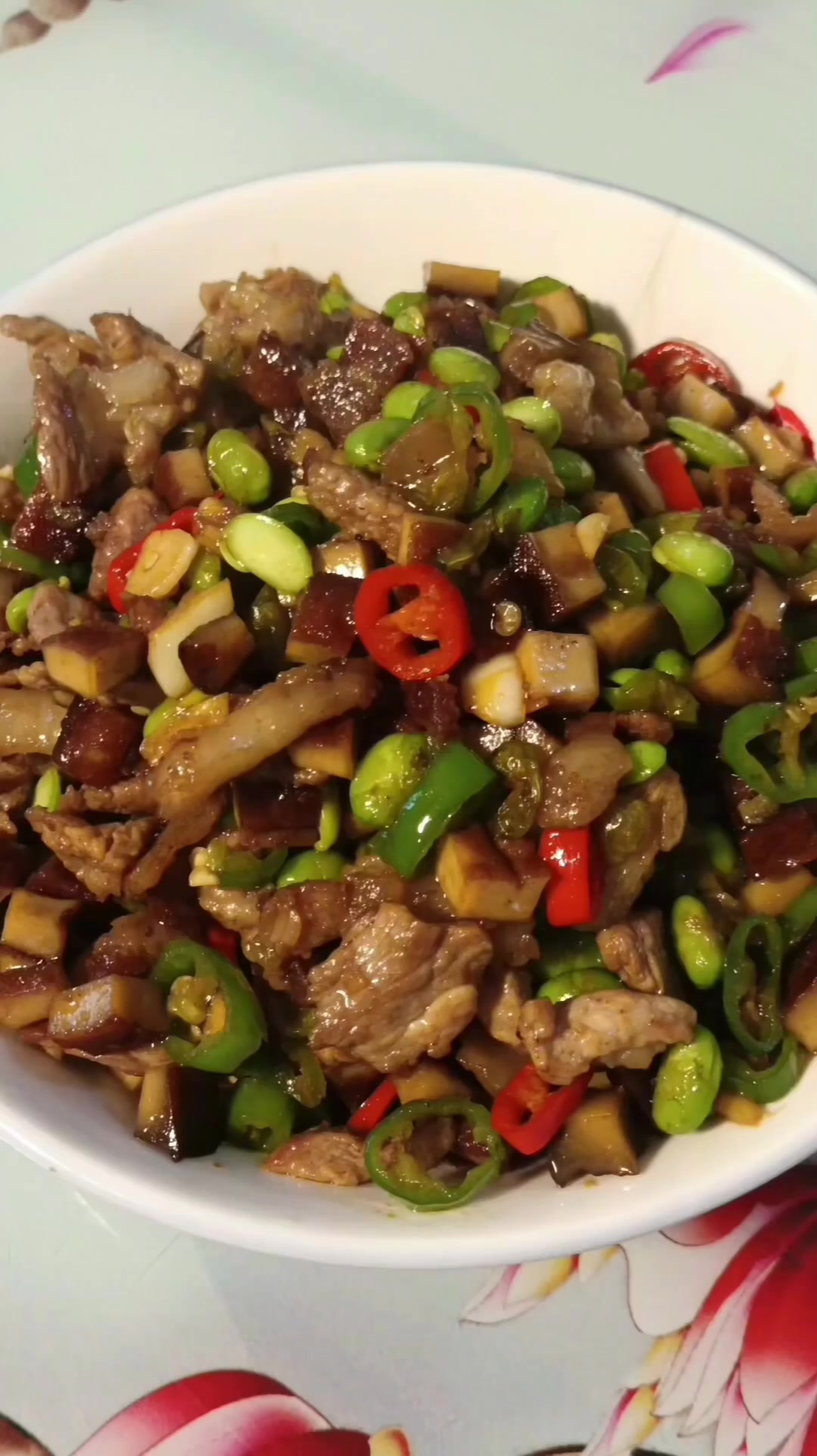 一道家常版的下饭菜,肉丁香干炒毛豆