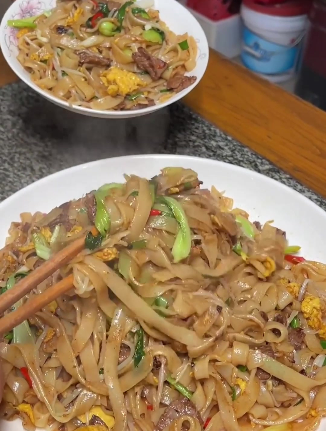 不知道吃什么吗?那就来上一碗香辣牛肉炒河粉吧!