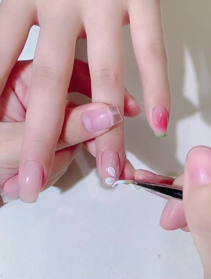 冰透腮红山茶花美甲教程来啦