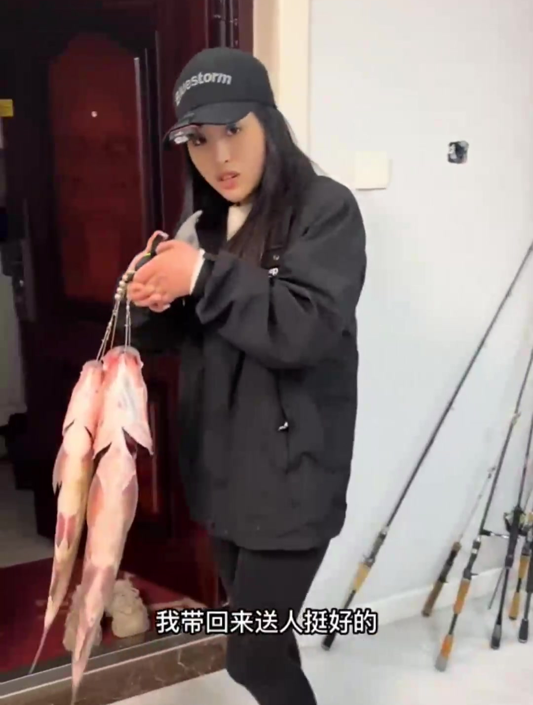 我凭本事钓的鱼凭什么让我放生,有本事你也去钓,这种人太可恶了
