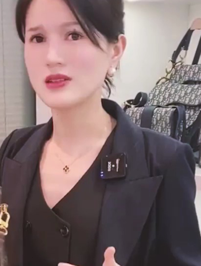 其实LV包包,它有这种气味是很正常的,假货还仿不出这种味道呢