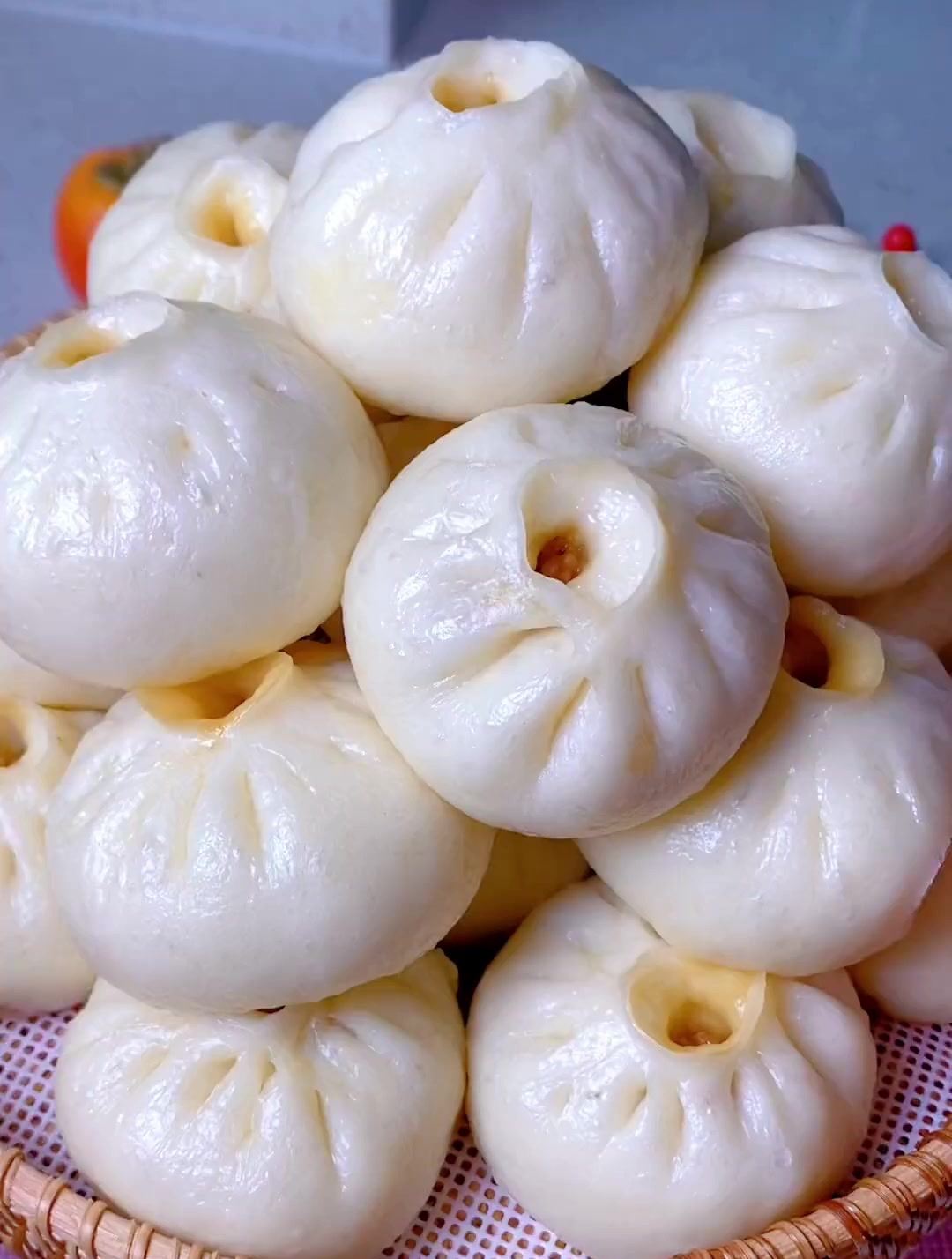 冬吃萝卜夏吃姜,萝卜猪肉馅包子来啦,太好吃啦两口一个停不下来