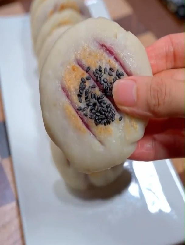香甜松软超级简单的山药紫薯饼来啦!