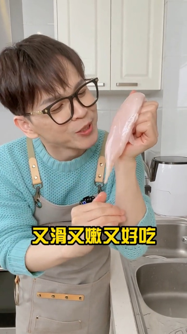 减肥只会水煮鸡胸?这个低卡凉拌鸡胸绝对是必备菜,超级滑嫩!