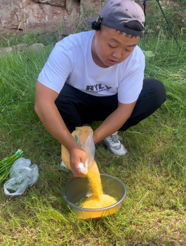 老大爷的秘制韭菜配方能否打破空军的“魔咒”?我们一探究竟!