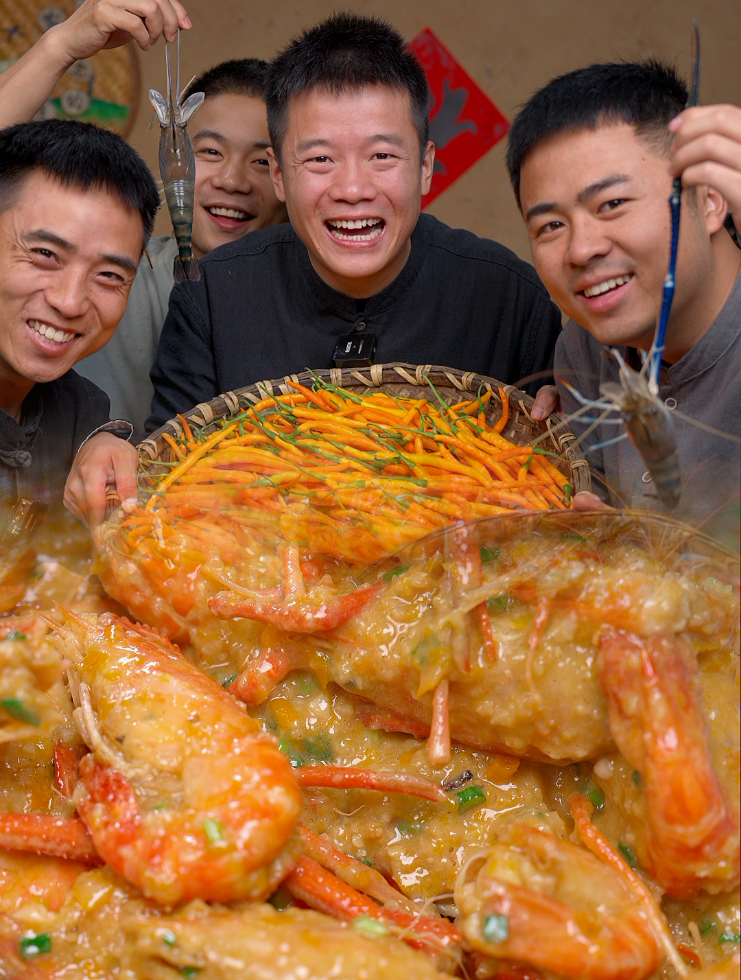 就这个黄辣椒蒜蓉罗氏虾的汤汁兄弟们都能拌三大碗米饭